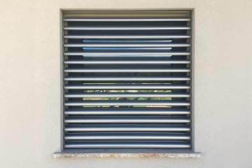 Altre-tipologie-di-oscuranti-Serbaplast-serramenti-in-PVC-e-alluminio-2