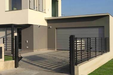 Portoni-sezionali-Serbaplast-serramenti-in-PVC-e-alluminio-6
