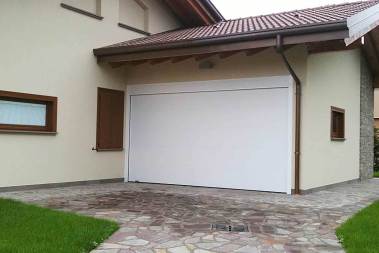 Portoni-sezionali-Serbaplast-serramenti-in-PVC-e-alluminio-7